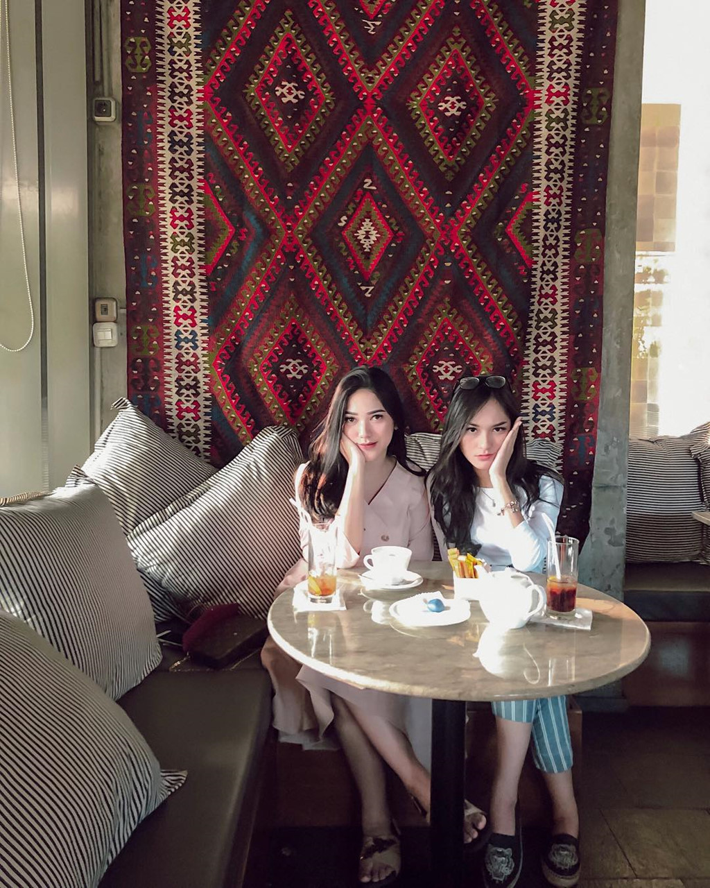 Hot girl cung bọ cạp có bạn trai thiếu gia, nổi tiếng ở Indonesia