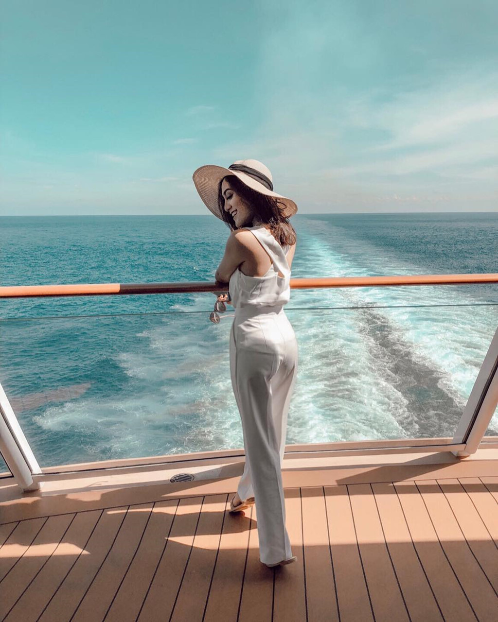 Hot girl cung bọ cạp có bạn trai thiếu gia, nổi tiếng ở Indonesia