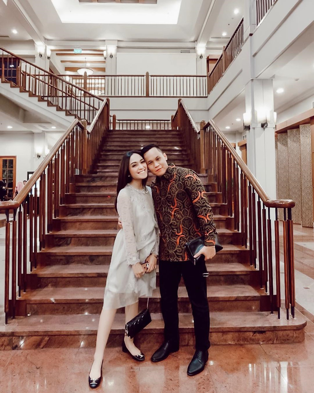 Hot girl cung bọ cạp có bạn trai thiếu gia, nổi tiếng ở Indonesia