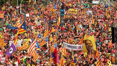 Đại biểu tình đòi Catalan độc lập: Phương Tây ám ảnh Kosovo!