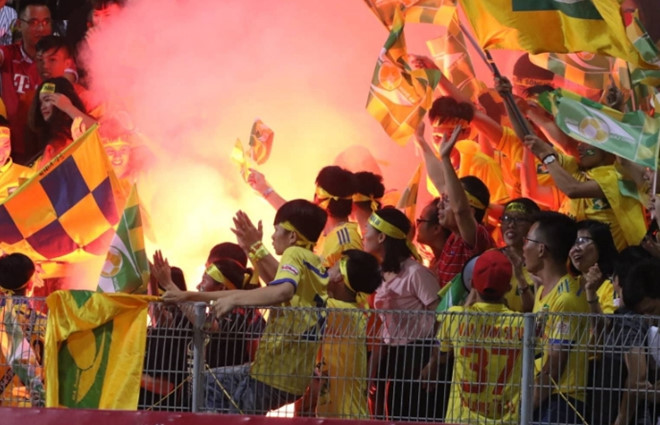 CLB Hà Nội nhận án phạt trong ngày lên ngôi V.League 2018