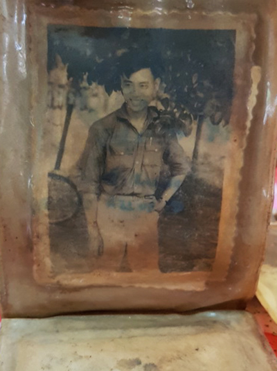 Bức chân dung chiến sĩ dưới hố chôn tập thể tại Đồng Nai