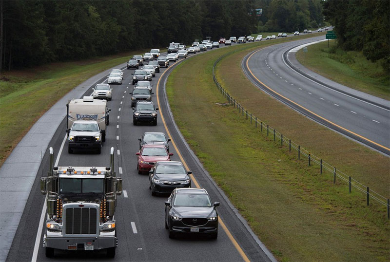 Lo siêu bão quái vật, dân Mỹ giằng chống nhà cửa, trữ lương thực và rồng rắn sơ tán