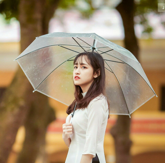 Nhan sắc đời thực rạng ngời của nữ sinh ĐH Kiến Trúc có ảnh thẻ kì lạ được chú ý trên mạng