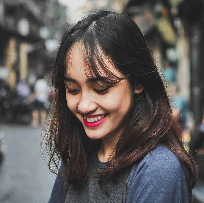 Nhan sắc đời thực rạng ngời của nữ sinh ĐH Kiến Trúc có ảnh thẻ kì lạ được chú ý trên mạng Nhan sắc đời thực rạng ngời của nữ sinh ĐH Kiến Trúc có ảnh thẻ kì lạ được chú ý trên mạng