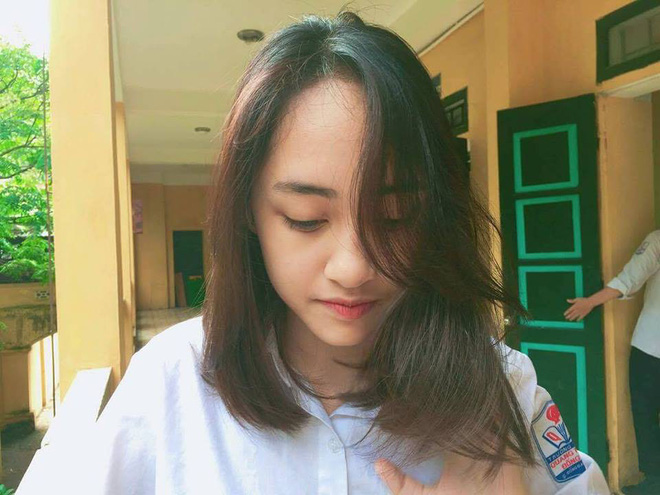 Nhan sắc đời thực rạng ngời của nữ sinh ĐH Kiến Trúc có ảnh thẻ kì lạ được chú ý trên mạng Nhan sắc đời thực rạng ngời của nữ sinh ĐH Kiến Trúc có ảnh thẻ kì lạ được chú ý trên mạng