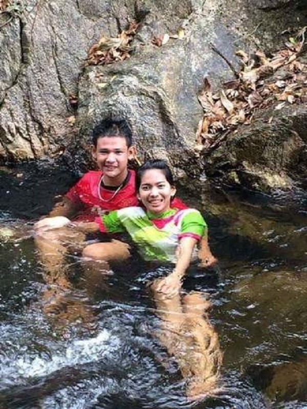 Yêu nhau lúc ngọt bùi nhưng không buông tay ngày giông bão - câu chuyện nóng MXH về tình yêu khiến triệu triệu trái tim rơi lệ