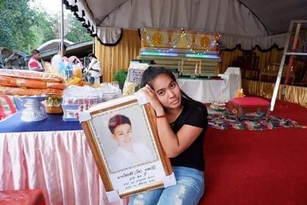 Yêu nhau lúc ngọt bùi nhưng không buông tay ngày giông bão - câu chuyện nóng MXH về tình yêu khiến triệu triệu trái tim rơi lệ