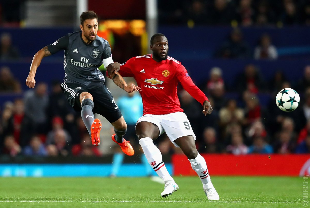 Chưa đá Champions League, MU ẵm bao tải tiền