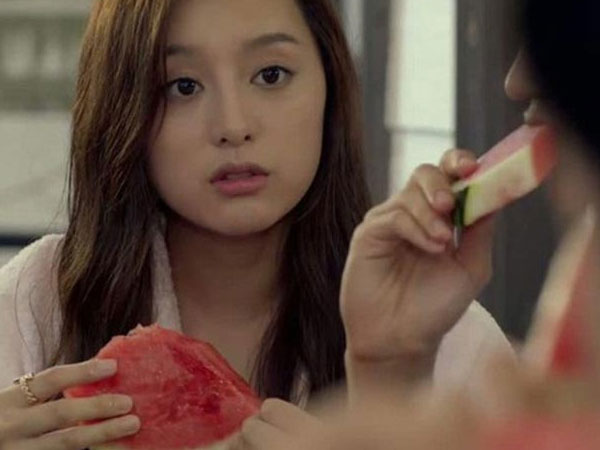 Hãi hùng mẹ chồng, chị chồng tọc mạch, hết đêm tân hôn đã tra tấn nàng dâu bằng loạt câu hỏi tế nhị