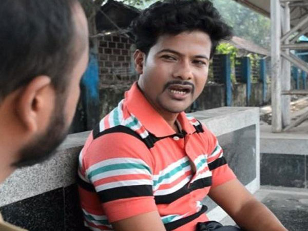 Chàng trai dán 4000 áp phích, đăng Youtube tìm cô gái khiến anh trúng sét ái tình