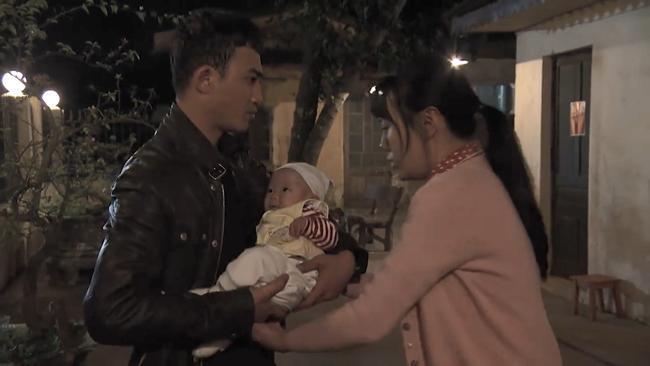 Phương Oanh hay Thu Quỳnh cũng phải xếp hàng, con trai Quỳnh Búp Bê mới là diễn viên có địa vị nhất đoàn phim