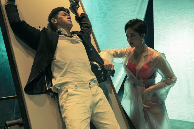 Miu Lê lột xác thành bác sĩ quái dị bắt cóc trai đẹp trong MV mới