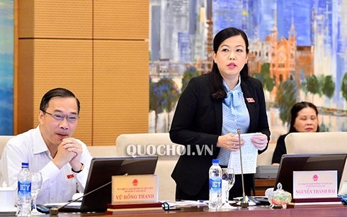 Chủ tịch Quốc hội Nguyễn Thị Kim Ngân: Tôi rất thương học sinh hiện nay học quá khổ!