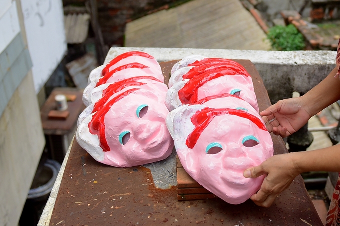 Gia đình 40 năm giữ nghề mặt nạ giấy bồi ở phố cổ Hà Nội