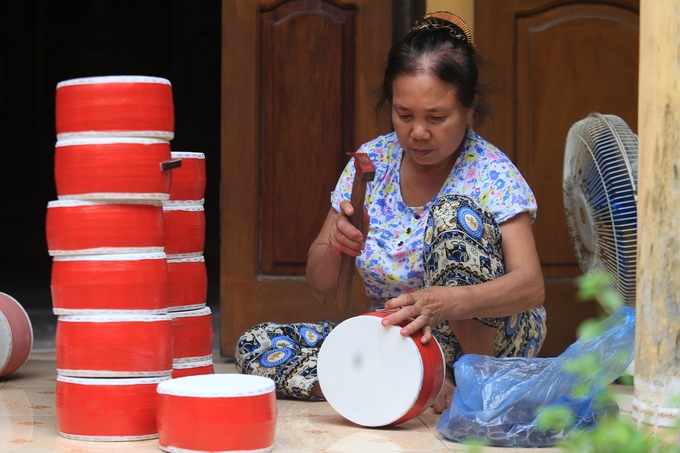 Dây chuyền làm 100.000 trống trung thu mỗi năm ở Hưng Yên