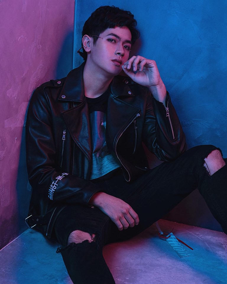 Hot boy cao 1m78 bị Miu Lê hành lên bờ xuống ruộng trong MV mới hoá ra là bạn của Đức Chinh, Văn Hậu