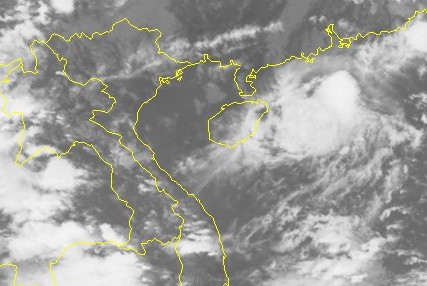Bão số 5 đổi hướng, tăng tốc hướng vào đất liền