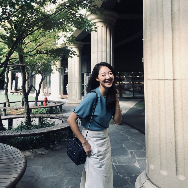 Các quý cô sành điệu châu Á gợi ý muôn kiểu lên đồ đơn giản nhưng vẫn xinh đẹp hết phần thiên hạ