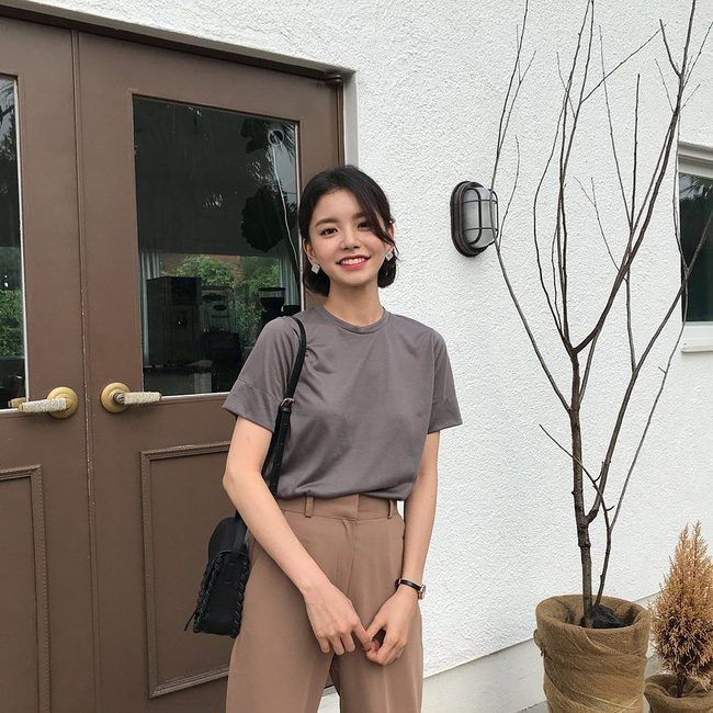 Các quý cô sành điệu châu Á gợi ý muôn kiểu lên đồ đơn giản nhưng vẫn xinh đẹp hết phần thiên hạ