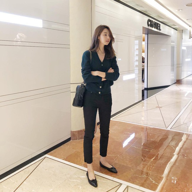 Các quý cô sành điệu châu Á gợi ý muôn kiểu lên đồ đơn giản nhưng vẫn xinh đẹp hết phần thiên hạ