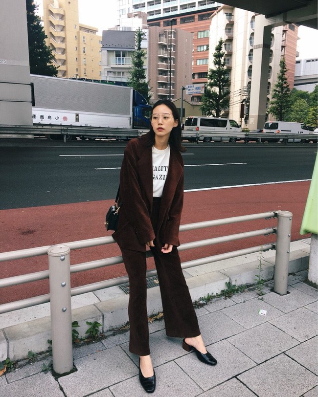 Các quý cô sành điệu châu Á gợi ý muôn kiểu lên đồ đơn giản nhưng vẫn xinh đẹp hết phần thiên hạ