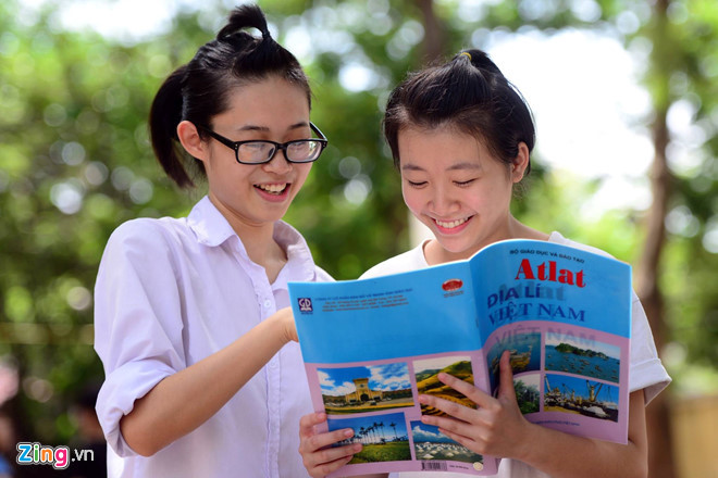 Bộ GD&ĐT ôm đồm sách giáo khoa dẫn đến tiêu cực