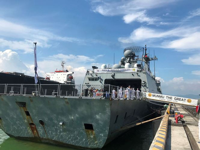 Sức mạnh tàu khu trục của hải quân Hàn Quốc thăm Đà Nẵng