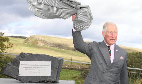 Thêm bằng chứng khẳng định bà Camilla có khả năng bị chồng đuổi ra khỏi cung điện hoàng gia, mọi hoạt động bị đóng băng