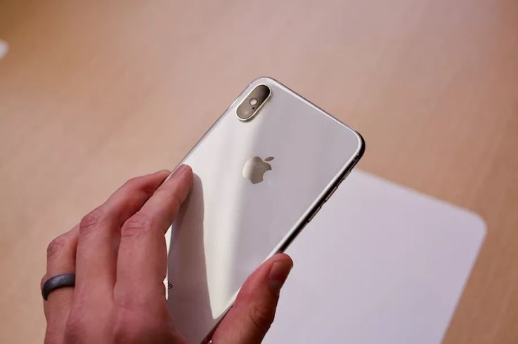 Ảnh thực tế iPhone XS và iPhone XS Max - dáng cũ, tính năng mới