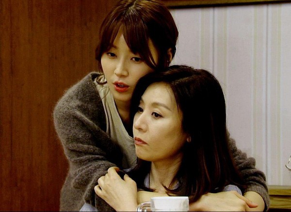 Đã chọn đi bước nữa nhưng tới sát ngày cưới, mẹ chồng tặng một món quà khiến nàng dâu rơi nước mắt