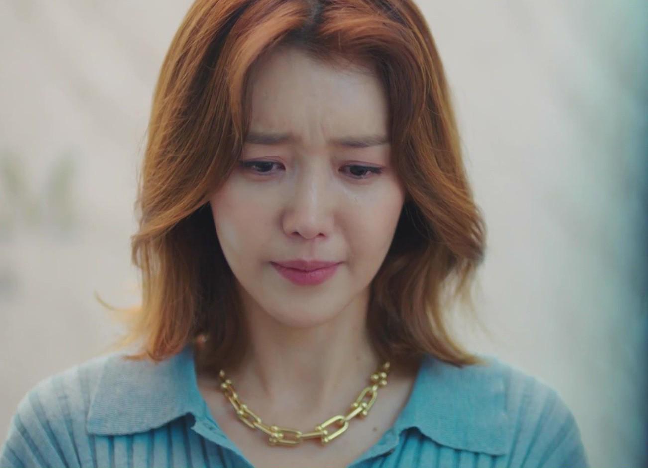 Sau 3 tháng sinh con một mình, gia đình bạn trai tìm đến đưa ra lời đề nghị cay nghiệt