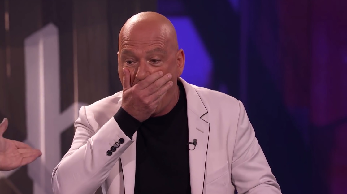 Americas Got Talent: Giám khảo Howie Mandel hú hồn khi thoát chết trong gang tấc