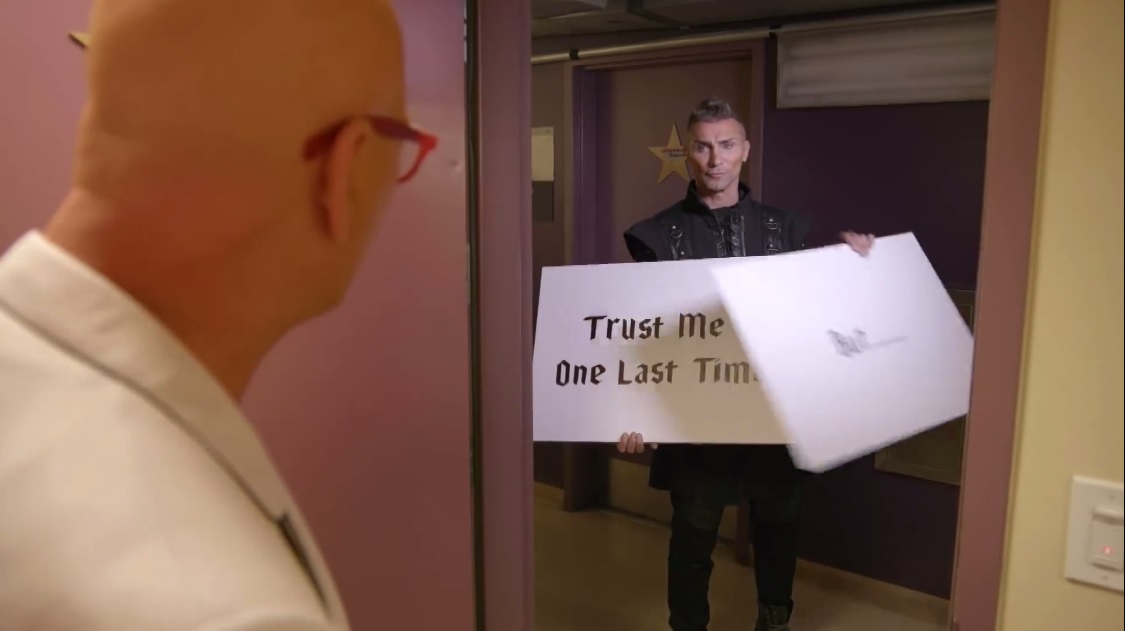 Americas Got Talent: Giám khảo Howie Mandel hú hồn khi thoát chết trong gang tấc