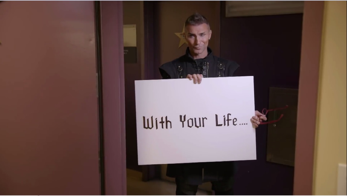 Americas Got Talent: Giám khảo Howie Mandel hú hồn khi thoát chết trong gang tấc