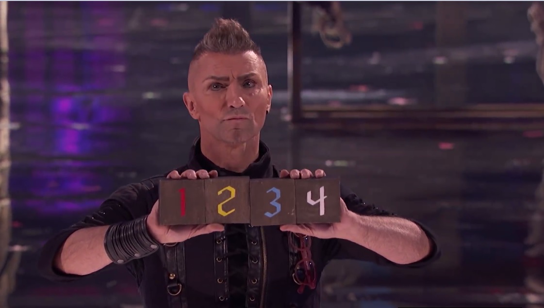 Americas Got Talent: Giám khảo Howie Mandel hú hồn khi thoát chết trong gang tấc