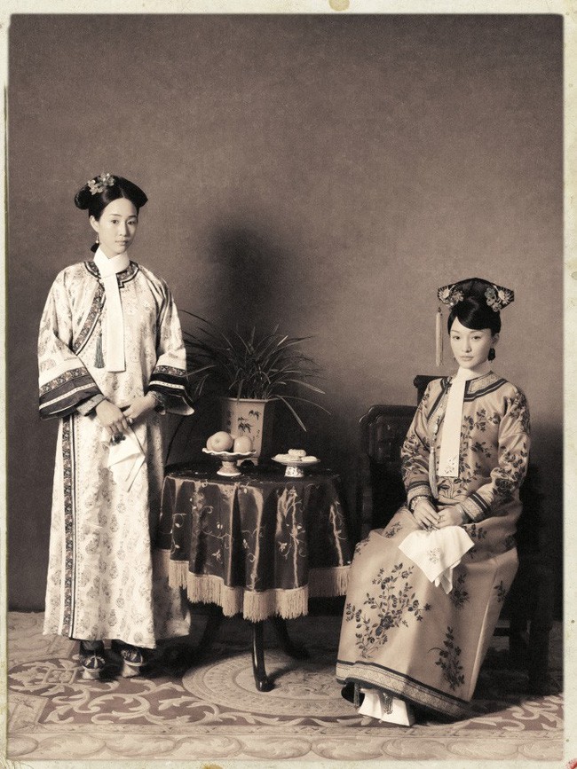 Dân tình bấn loạn với bộ ảnh gia đình Hoàng thất theo phong cách cổ xưa của Hậu Cung Như Ý Truyện