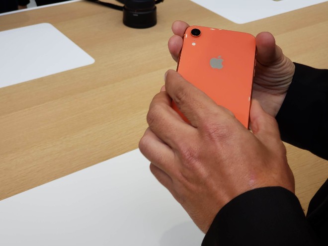 Mãn nhãn với phiên bản iPhone XR rẻ nhất ra mắt đêm qua
