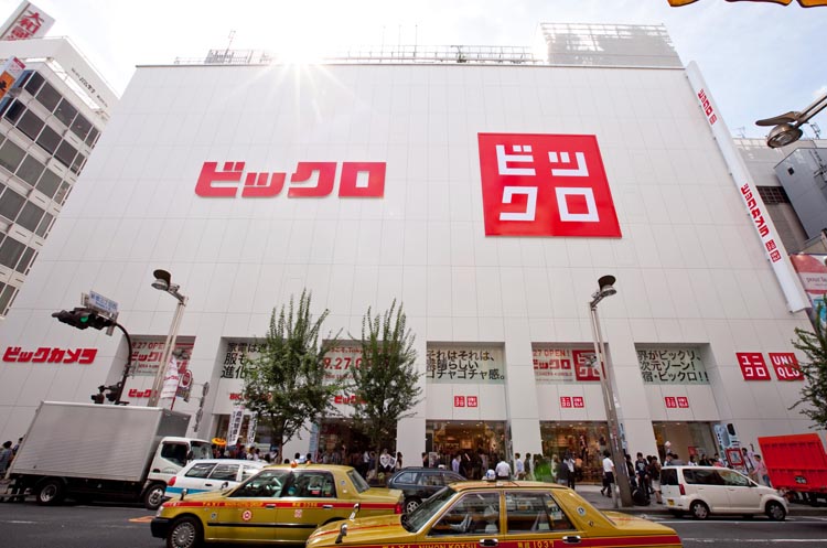 Thời trang mỳ ăn liền Nhật đổ bộ: Dân Việt đốt ngàn tỷ xài hàng bình dân