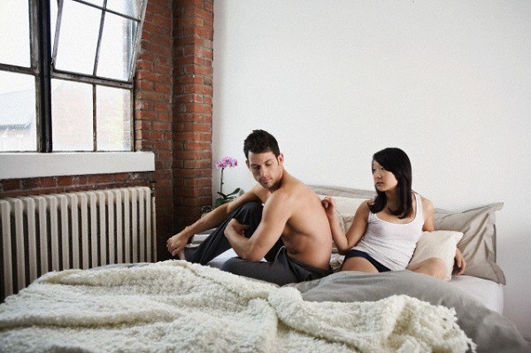 Khi hàng xóm gọi sang nhờ chút việc, tôi đã sinh nghi, không ngờ cuối cùng lại dính ngủ chay với anh ta