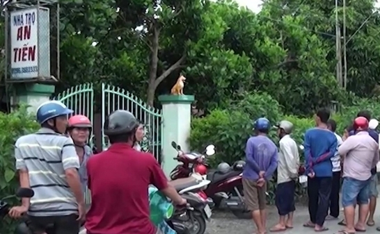 Bắt quả tang 4 đôi nam nữ đang mua bán dâm