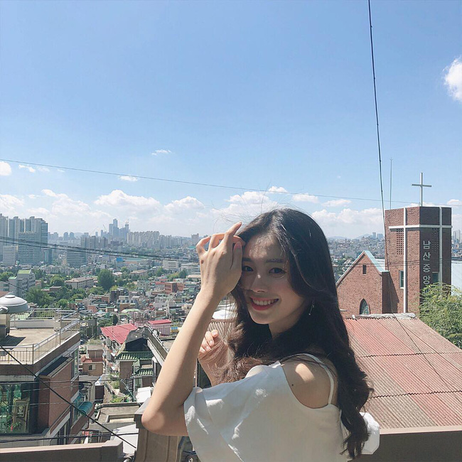 Dưỡng rất cẩn thận mà tóc cứ mãi chẻ ngọn lại còn rụng cả búi, chắc chắn là do 5 thói quen này của bạn