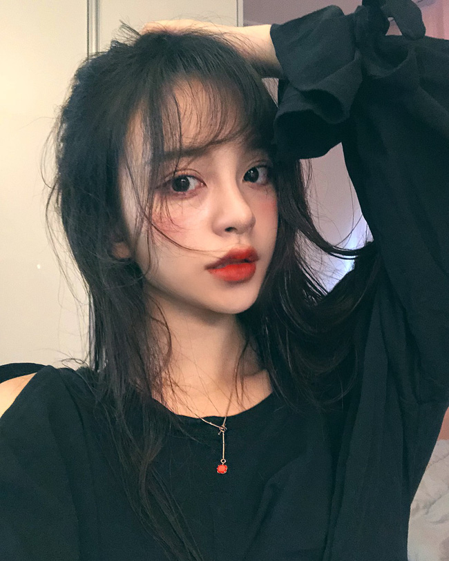 Dưỡng rất cẩn thận mà tóc cứ mãi chẻ ngọn lại còn rụng cả búi, chắc chắn là do 5 thói quen này của bạn