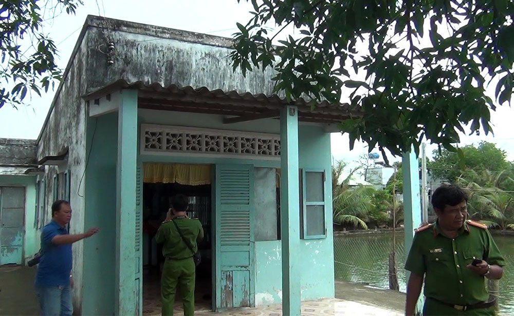 Nghi án chồng cắt cổ vợ trẻ, uống thuốc cỏ tự tử do cuồng ghen