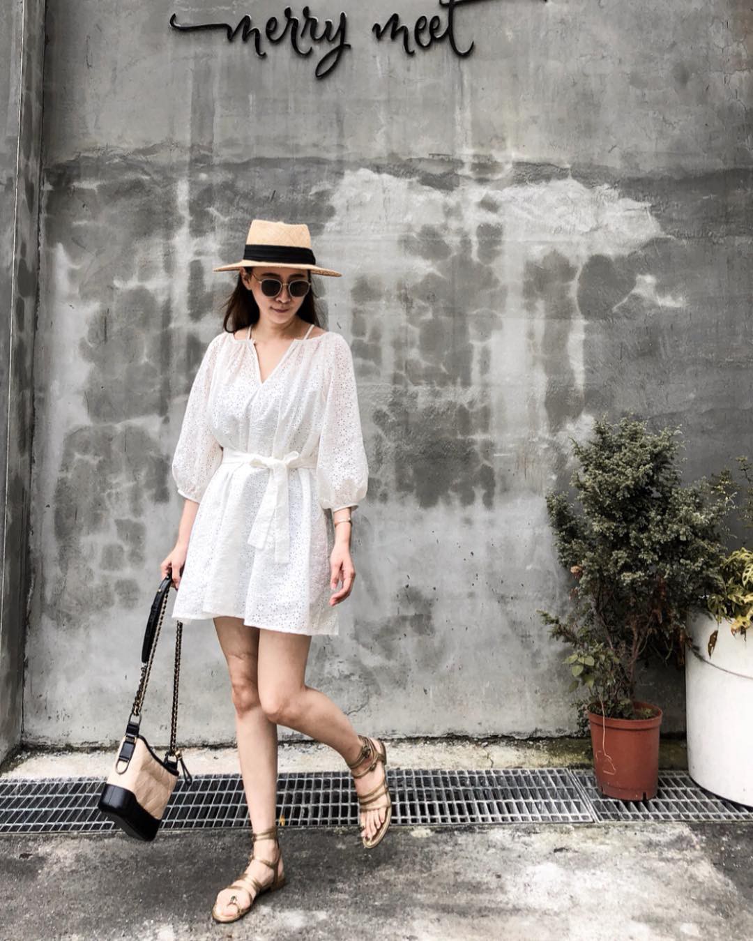 Vòng bụng lớn chỉ là chuyện nhỏ bởi đã có 5 kiểu váy liền giúp các nàng che giấu hoàn hảo