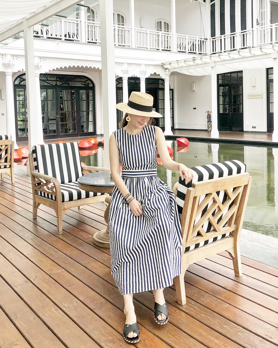 Vòng bụng lớn chỉ là chuyện nhỏ bởi đã có 5 kiểu váy liền giúp các nàng che giấu hoàn hảo