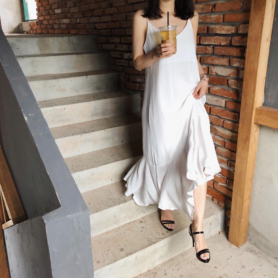 Vòng bụng lớn chỉ là chuyện nhỏ bởi đã có 5 kiểu váy liền giúp các nàng che giấu hoàn hảo