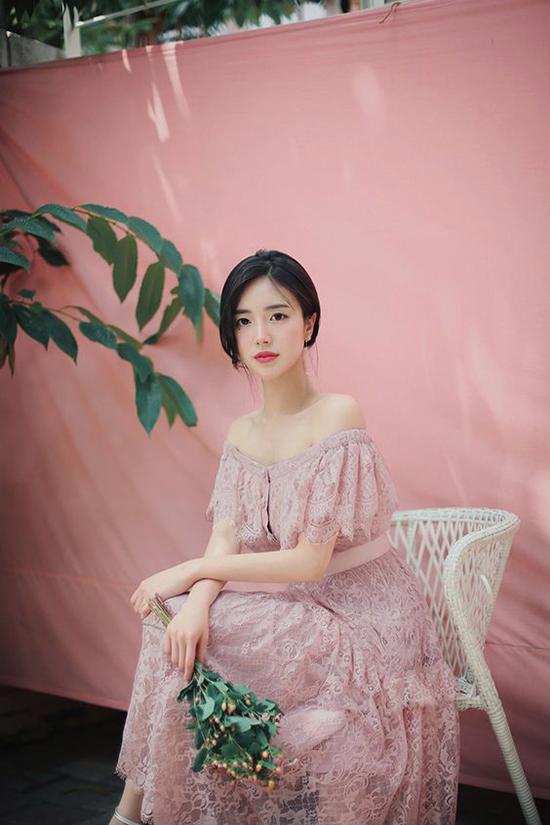 Muôn kiểu váy hồng nude ngọt ngào cho các nàng xinh như tiên giáng trần trong mùa thu tràn đầy hương sắc