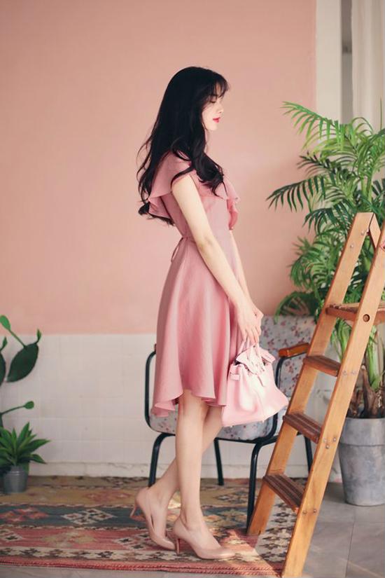 Muôn kiểu váy hồng nude ngọt ngào cho các nàng xinh như tiên giáng trần trong mùa thu tràn đầy hương sắc