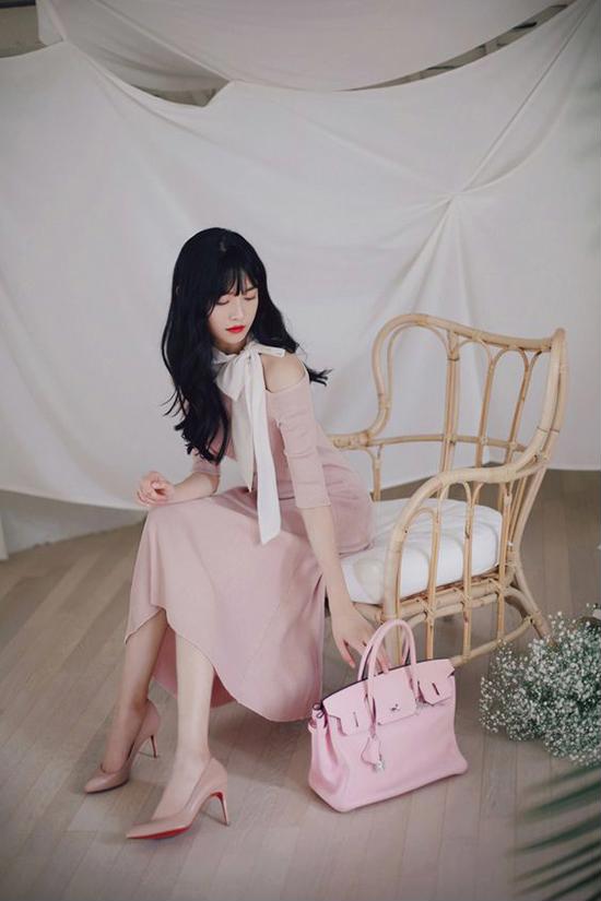 Muôn kiểu váy hồng nude ngọt ngào cho các nàng xinh như tiên giáng trần trong mùa thu tràn đầy hương sắc